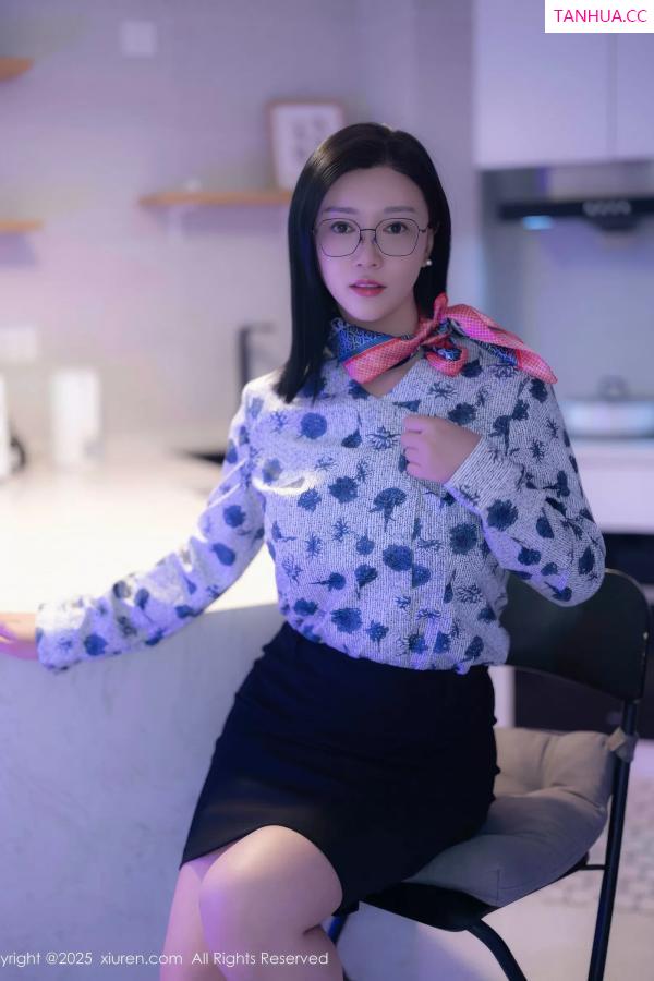   [XiuRen]高清写真图 2025.10.14 No.10866 雅茹老师 OL服饰第2张图片
